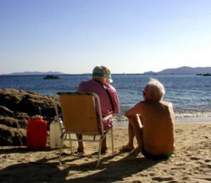 Eigentumswohnung in Sellin seniorengerecht gestalten - Hier: Ein älteres Paar am Strand