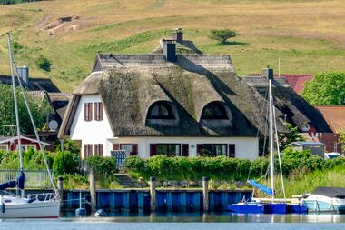 Direkte Wasserlage: Reethaus am Hafen