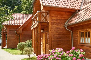 Holz trifft Hochufer: 4 strandnahe Wohneinheiten - Meeresrauschen gratis!