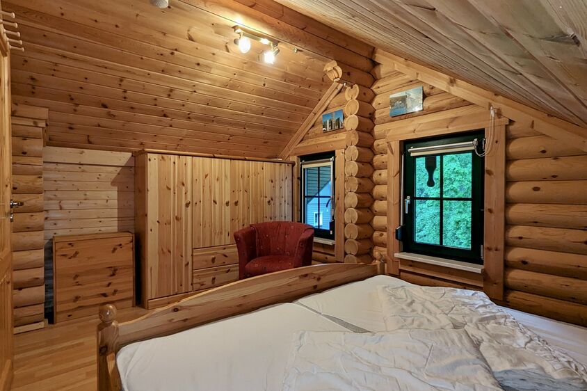 Schlafzimmer 1
