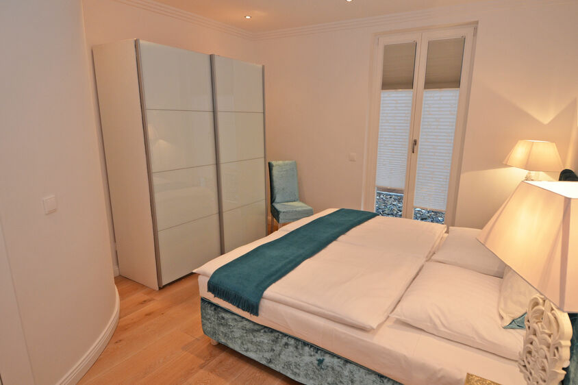 Schlafzimmer 1