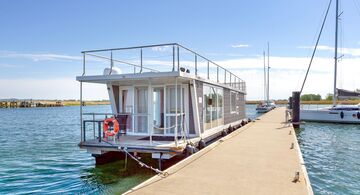 Gager: Hausboot mit Sauna
