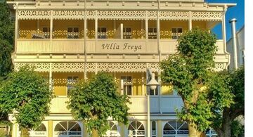 Sellin: Ferienappartement mit 2 Balkonen in historischer Villenallee