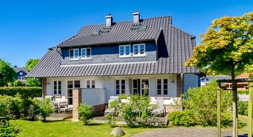 Sellin: Ferien-/Wohnhaus mit 2 DHH
